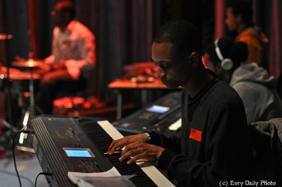 Evry Daily Photo - Telethon Evry 2010 - Concert Evry University Gospel - large - 5243962028.jpg